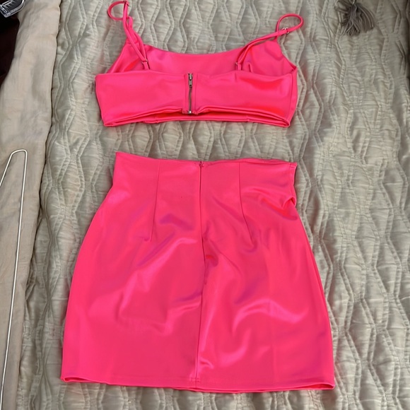 Hot pink skirt set - Picture 2 of 2